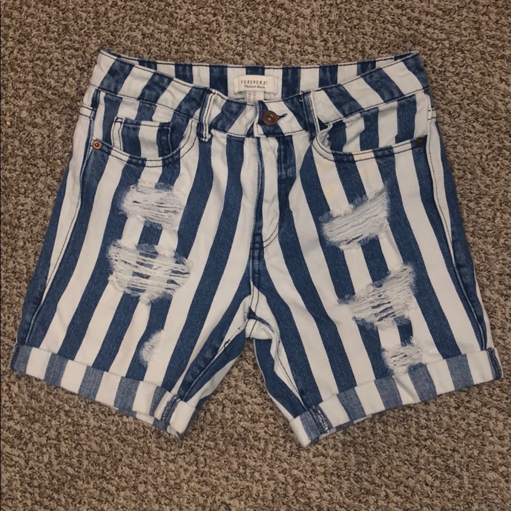 Distressed denim short